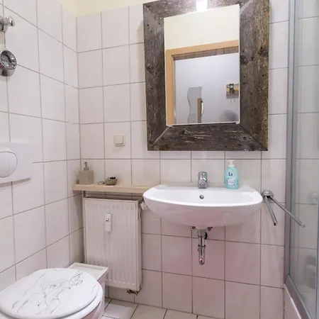 Einfache 2-zimmer-wohnung Im Eg - Ideal Fuer Monteure & Kurzaufenthalte Apartment *